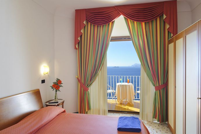 Imagen de los exteriores del Hotel Tramonto D'oro. Foto 15