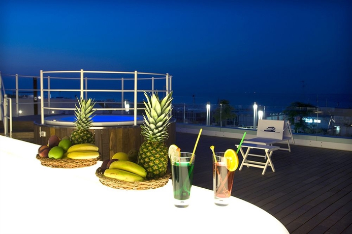 Imagen de los exteriores del Hotel Trampolines Suite. Foto 4