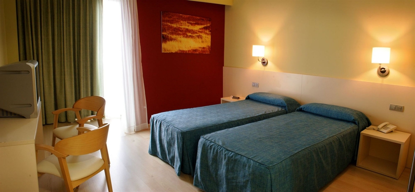 Imagen de la habitación del Hotel Tramuntana, La Jonquera. Foto 7