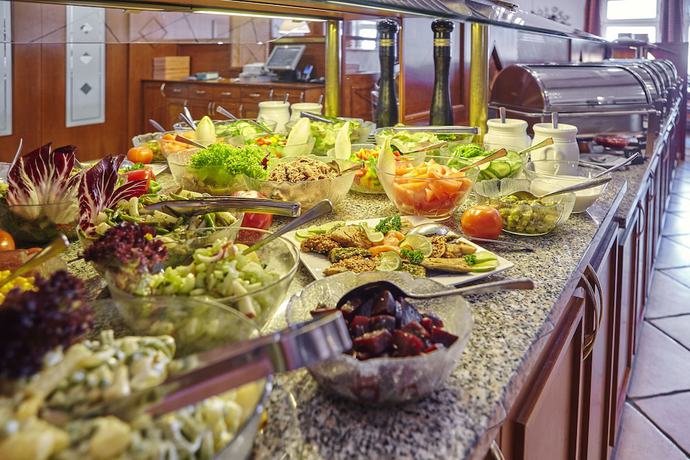 Imagen del bar/restaurante del Hotel Trans World Columbus. Foto 2