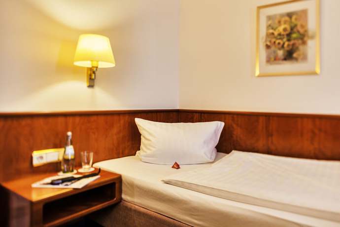 Imagen de la habitación del Hotel Trans World Columbus. Foto 6