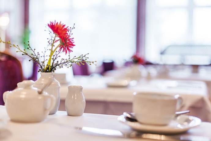 Imagen del bar/restaurante del Hotel Trans World Columbus. Foto 3