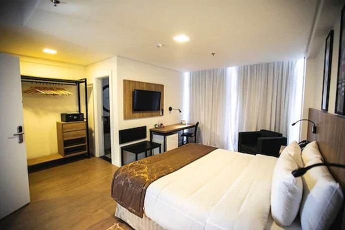 Imagen de la habitación del Hotel Transamerica Maring&aacute;. Foto 5