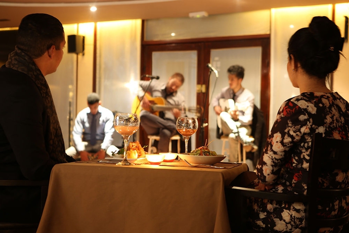 Imagen del bar/restaurante del Hotel Transatlantique Meknes. Foto 4