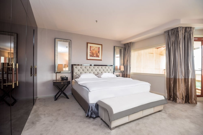 Imagen de la habitación del Hotel Transcorp Hilton Abuja. Foto 4