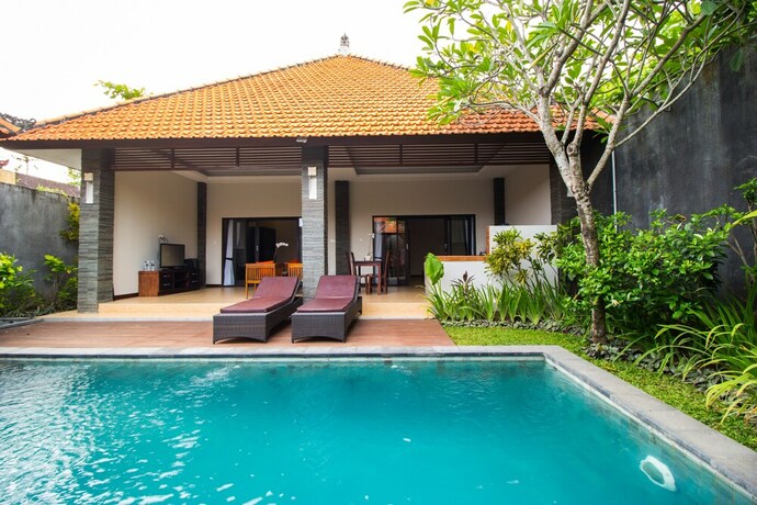 Imagen de la habitación del Hotel Transera Kirana Villa Seminyak. Foto 25