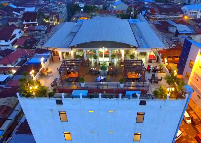 Imagen de los exteriores del Hotel Transera Pontianak. Foto 13