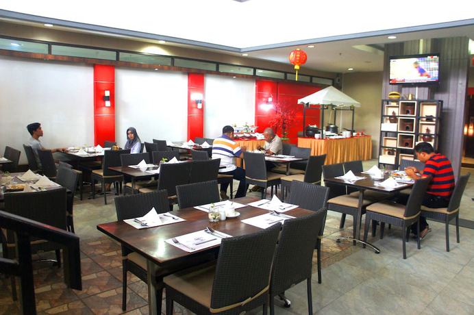 Imagen del bar/restaurante del Hotel Transera Pontianak. Foto 7