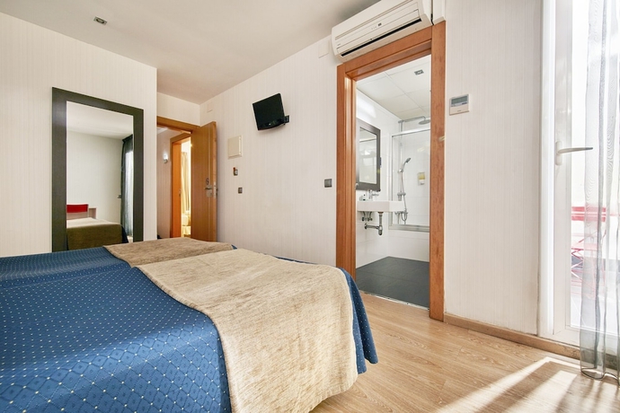 Imagen de la habitación del Hotel Transit. Foto 7