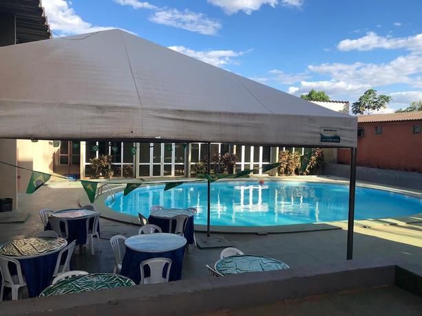 Imagen de la piscina del Hotel Transito. Foto 14