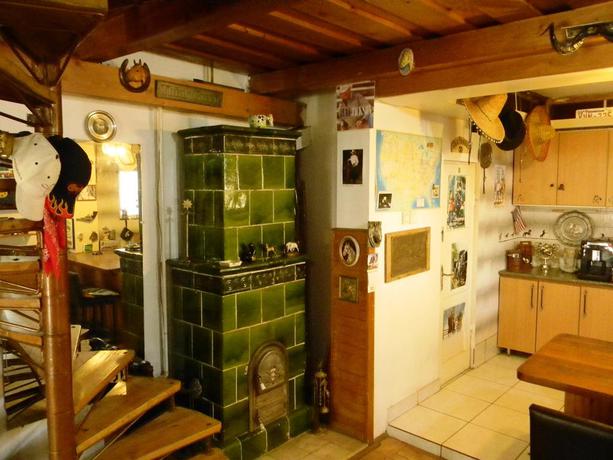 Imagen de los interiores del Hotel Transylvania Cowboy Cottage. Foto 6