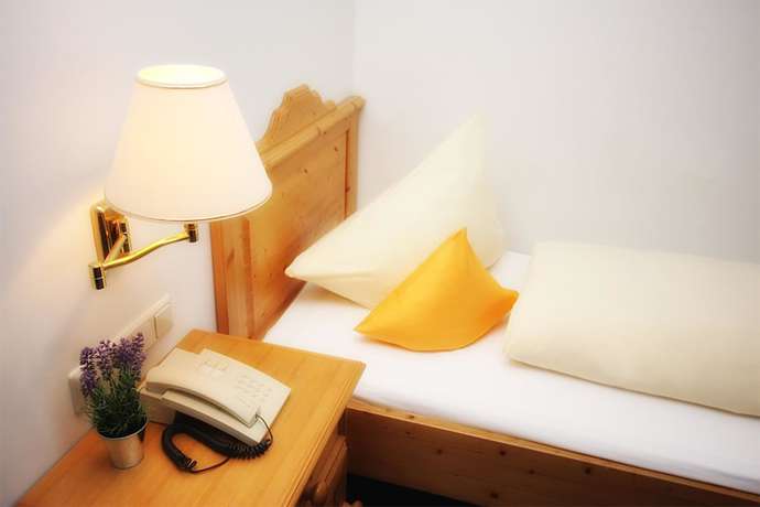 Imagen de la habitación del Hotel Trasen. Foto 11