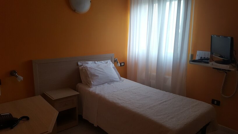Imagen de la habitación del Hotel Trasimeno. Foto 14