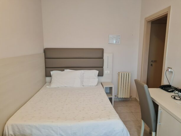 Imagen de la habitación del Hotel Trasimeno. Foto 18