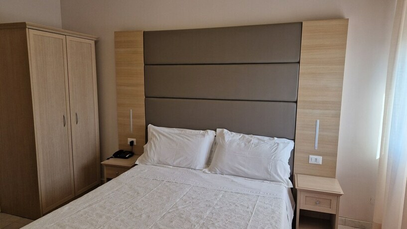 Imagen de la habitación del Hotel Trasimeno. Foto 20