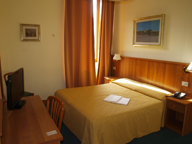 Imagen de la habitación del Hotel Trastevere. Foto 8