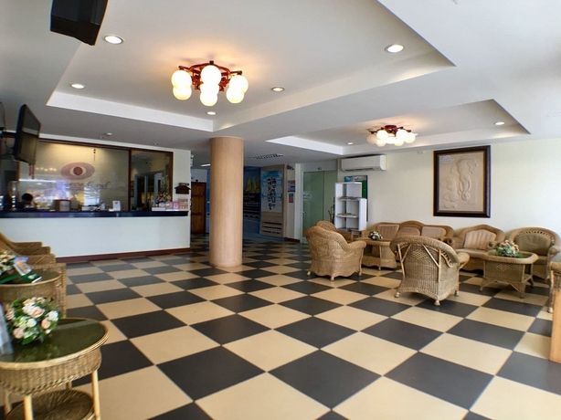 Imagen de los interiores del Hotel Trat Center. Foto 12