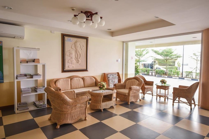 Imagen de los interiores del Hotel Trat Center. Foto 13