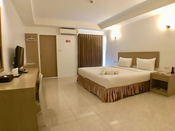 Imagen de la habitación del Hotel Trat Center. Foto 7