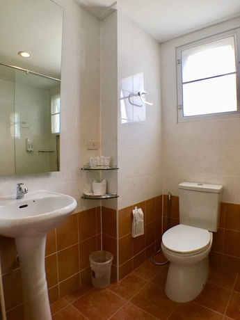 Imagen de la habitación del Hotel Trat Center. Foto 9