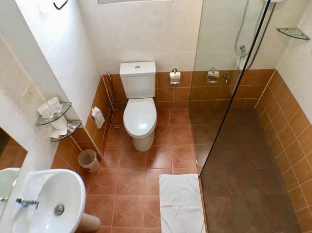 Imagen de la habitación del Hotel Trat Center. Foto 10