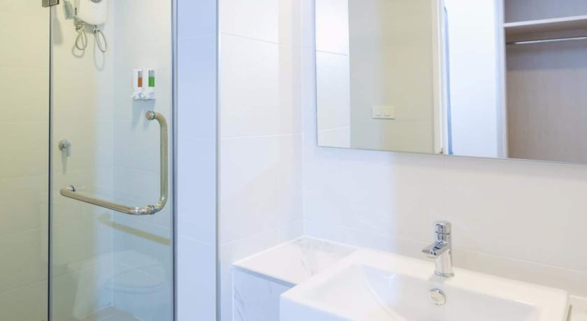 Imagen de la habitación del Hotel Trat City. Foto 15