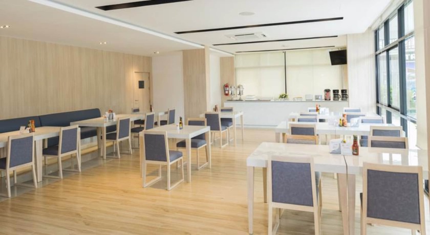 Imagen de la habitación del Hotel Trat City. Foto 16