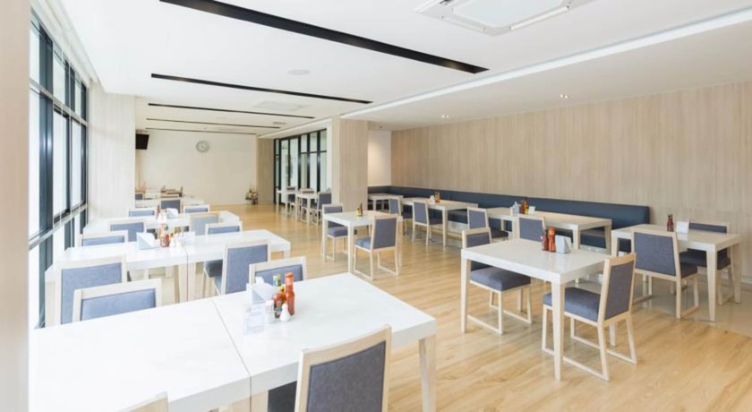 Imagen de la habitación del Hotel Trat City. Foto 17