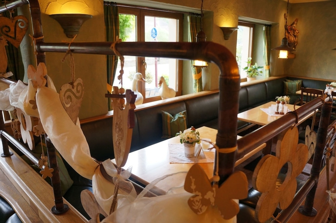 Imagen del bar/restaurante del Hotel Traube, Alken. Foto 3