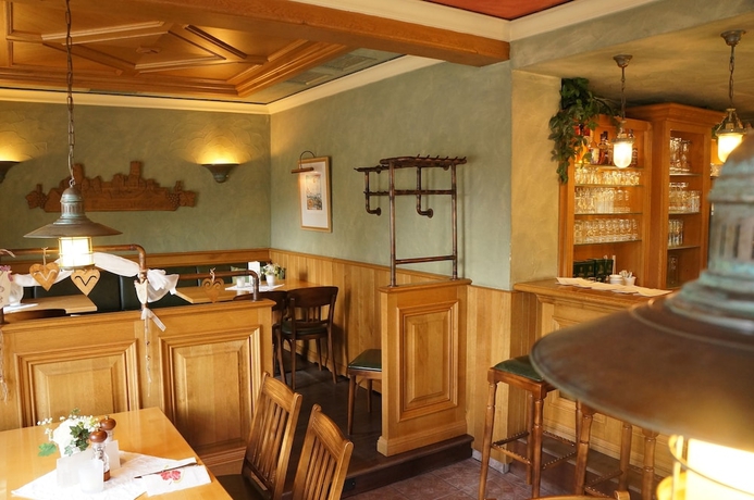 Imagen del bar/restaurante del Hotel Traube, Alken. Foto 4