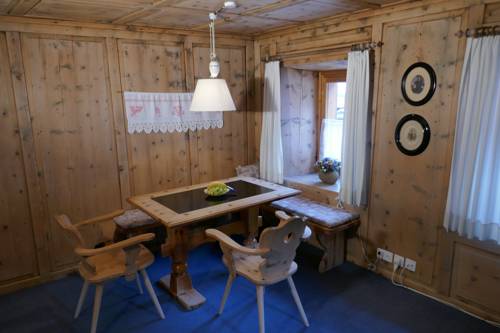 Imagen de la habitación del Hotel Traube, Scuol. Foto 5