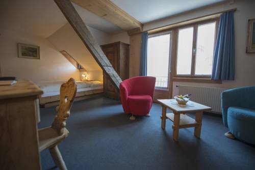 Imagen de la habitación del Hotel Traube, Scuol. Foto 9