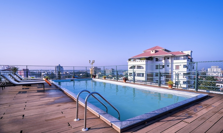 Imagen de la piscina del Hotel Travancore Court. Foto 18