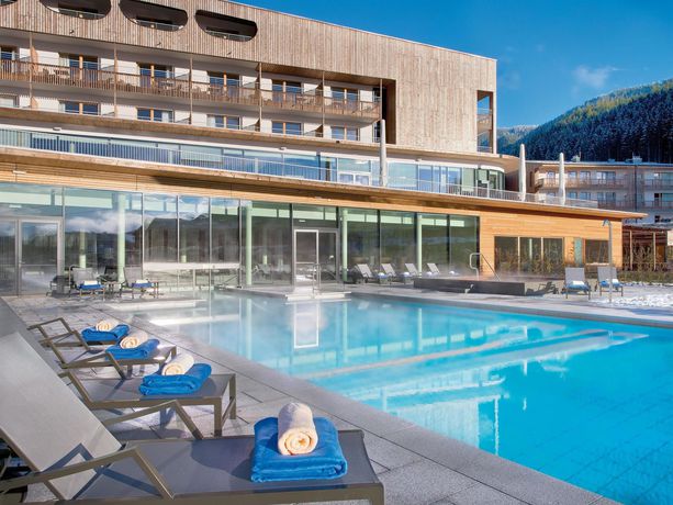 Imagen de la piscina del Hotel Travel Charme Bergresort Werfenweng. Foto 10
