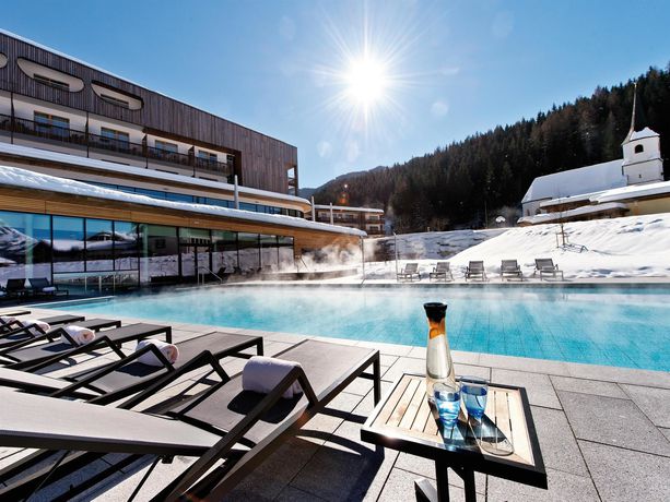 Imagen de la piscina del Hotel Travel Charme Bergresort Werfenweng. Foto 11