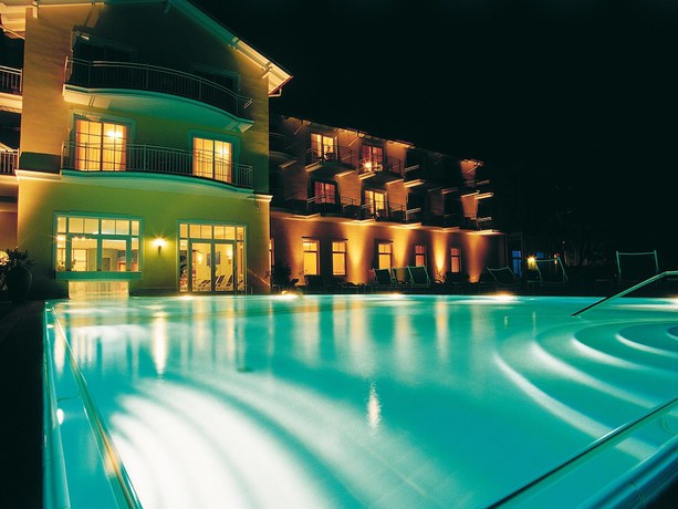 Imagen de la piscina del Hotel Travel Charme Ostseehotel Kuehlungsborn. Foto 15