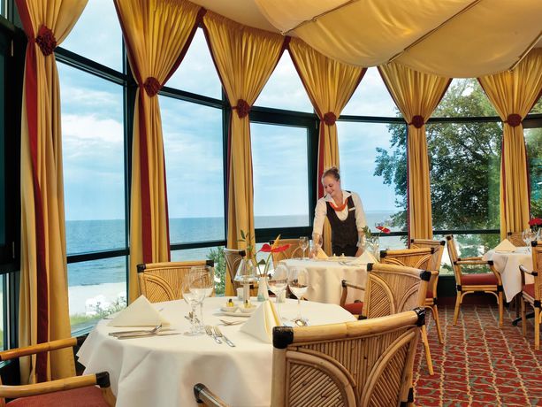 Imagen del bar/restaurante del Hotel Travel Charme Strandhotel Bansin. Foto 11