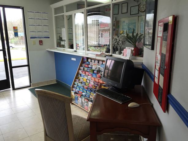 Imagen de los interiores del Hotel Travel Inn, Des Moines. Foto 9