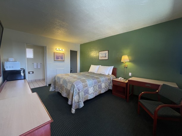 Imagen de la habitación del Hotel Travel Inn, Farmington. Foto 3