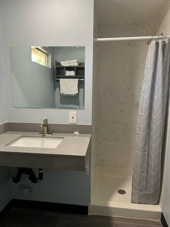 Imagen de la habitación del Hotel Travel Inn Gilroy. Foto 13