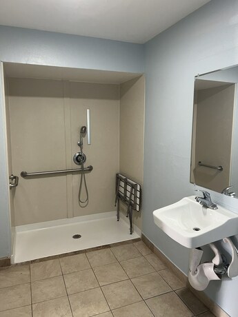 Imagen general del Hotel Travel Inn Gilroy. Foto 3