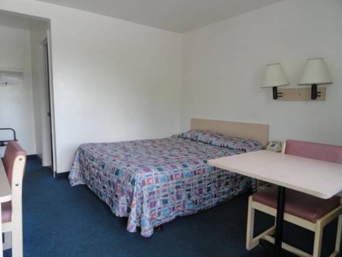Imagen de la habitación del Hotel Travel Inn, Greensboro. Foto 5