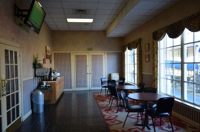 Imagen del bar/restaurante del Hotel Travel Inn, Homewood. Foto 4