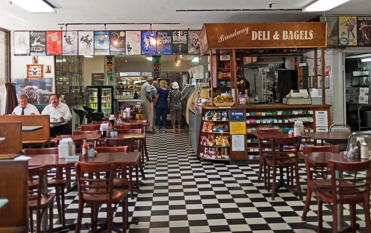 Imagen del bar/restaurante del Hotel Travel Inn, Midtown West. Foto 5