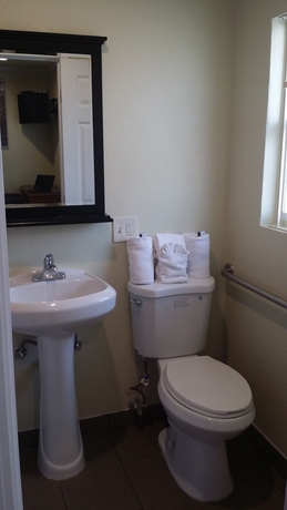 Imagen de la habitación del Hotel Travel Inn, Oakland. Foto 10