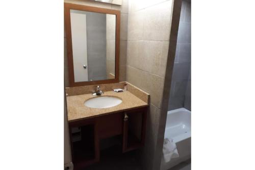 Imagen general del Hotel Travel Inn Omaha. Foto 11