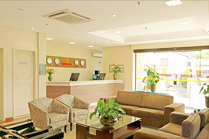 Imagen de los interiores del Hotel Travel Inn Saint Charles. Foto 9