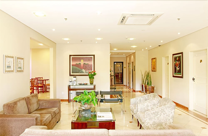 Imagen de los interiores del Hotel Travel Inn Saint Charles. Foto 10