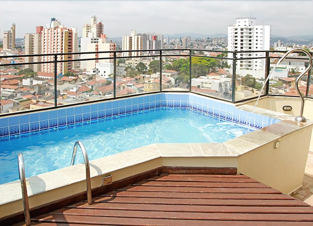 Imagen de la piscina del Hotel Travel Inn Saint Charles. Foto 12