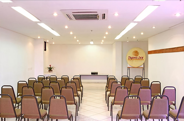 Imagen de los interiores del Hotel Travel Inn Saint Charles. Foto 11